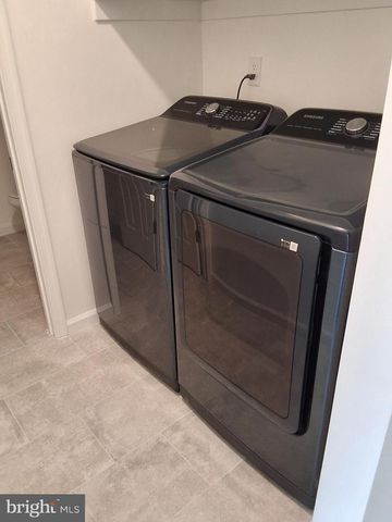 14874 EMBERDALE DR, Woodbridge, VA 22193