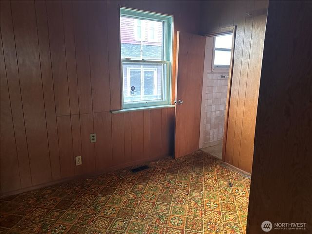 1112 4th Street, Cosmopolis, WA 98537