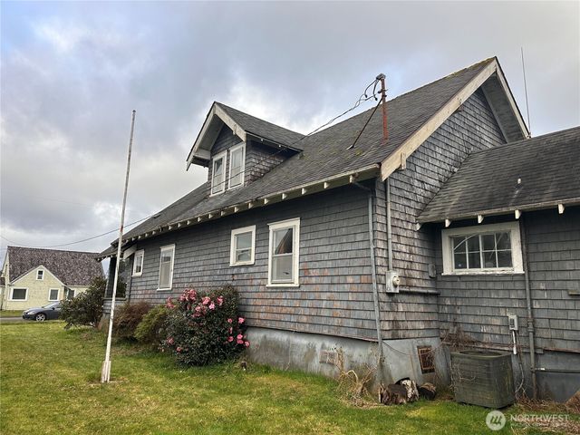 1112 4th Street, Cosmopolis, WA 98537