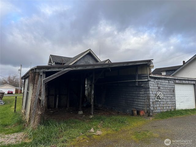 1112 4th Street, Cosmopolis, WA 98537