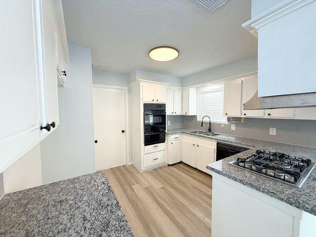 504 River Bend Drive, Baytown, TX 77521