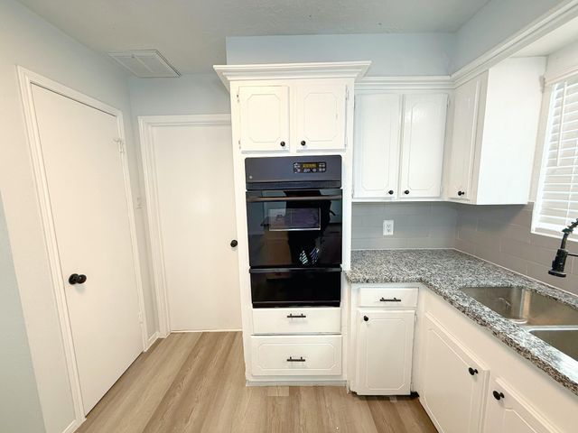 504 River Bend Drive, Baytown, TX 77521