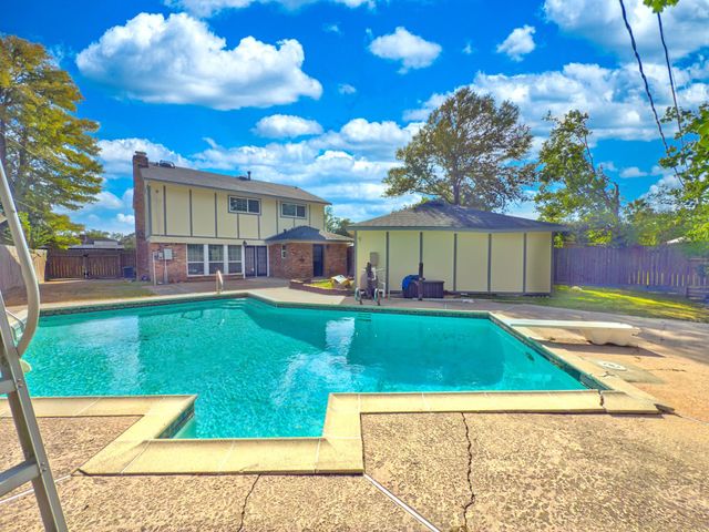 504 River Bend Drive, Baytown, TX 77521