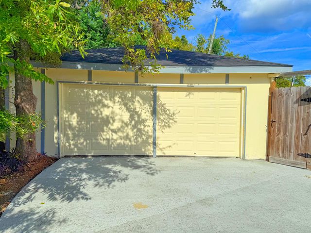 504 River Bend Drive, Baytown, TX 77521