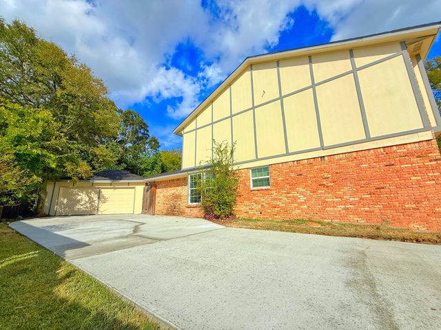 504 River Bend Drive, Baytown, TX 77521