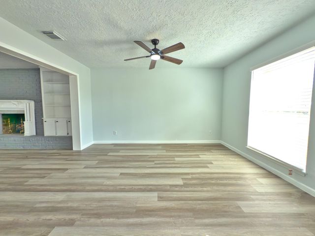 504 River Bend Drive, Baytown, TX 77521