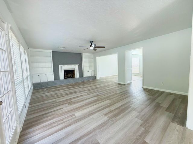 504 River Bend Drive, Baytown, TX 77521