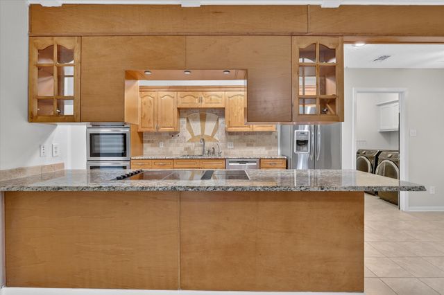 1820 Holly Oak Street, Arlington, TX 76012