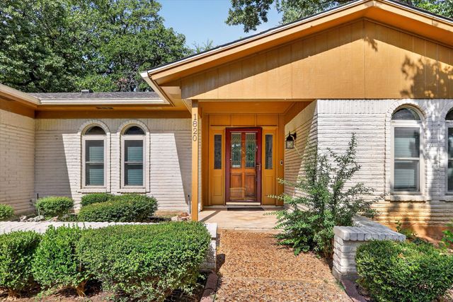 1820 Holly Oak Street, Arlington, TX 76012
