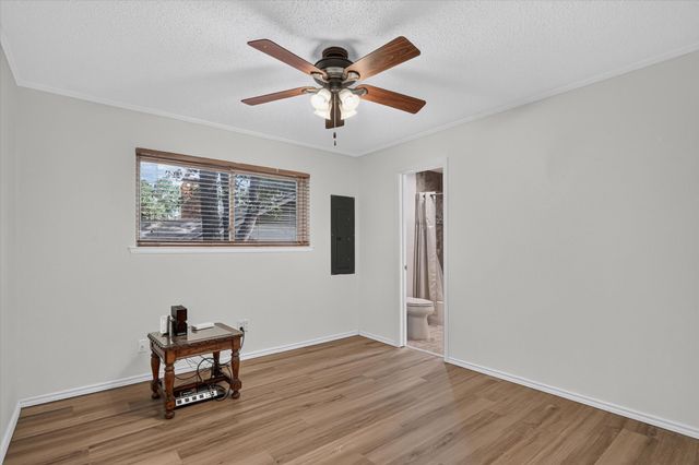 1820 Holly Oak Street, Arlington, TX 76012