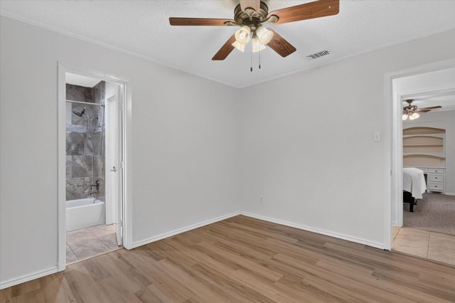 1820 Holly Oak Street, Arlington, TX 76012