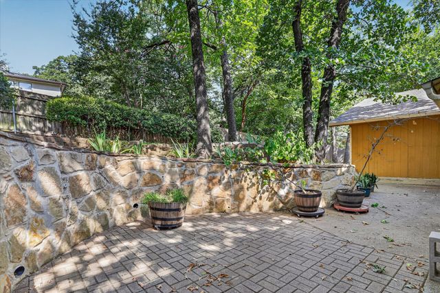 1820 Holly Oak Street, Arlington, TX 76012