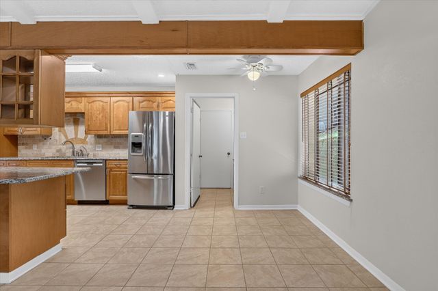 1820 Holly Oak Street, Arlington, TX 76012