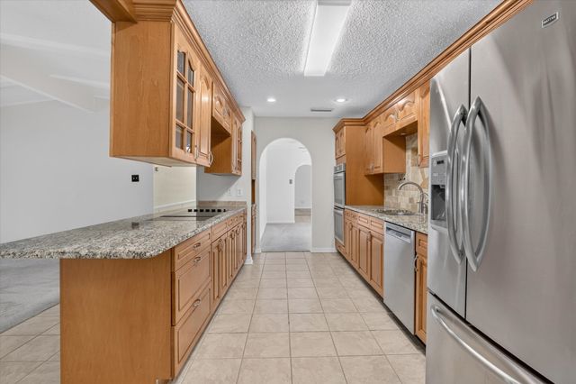 1820 Holly Oak Street, Arlington, TX 76012