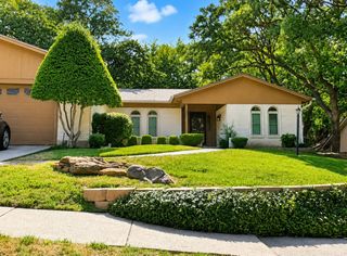 1820 Holly Oak Street, Arlington, TX 76012