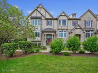 332 Castle Circle, Carol Stream, IL 60188