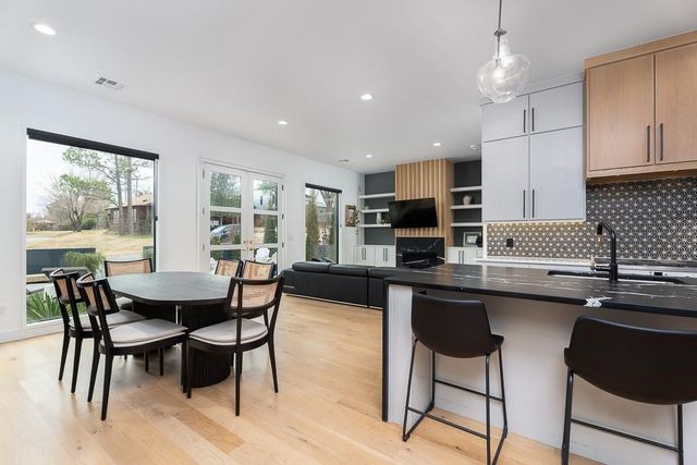 1127 NW 56th Street A, Oklahoma City, OK 73118