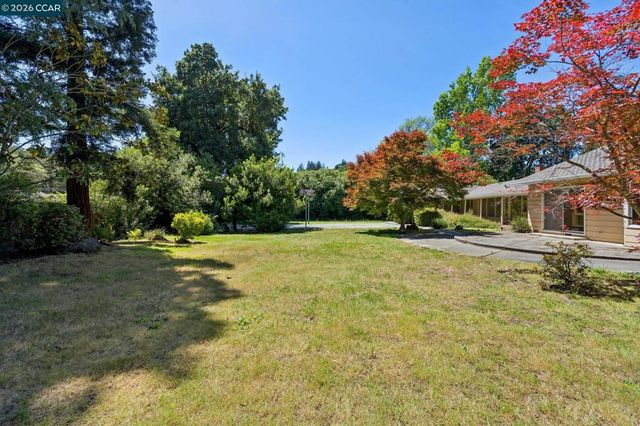 304 Willoughby Court, Lafayette, CA 94549