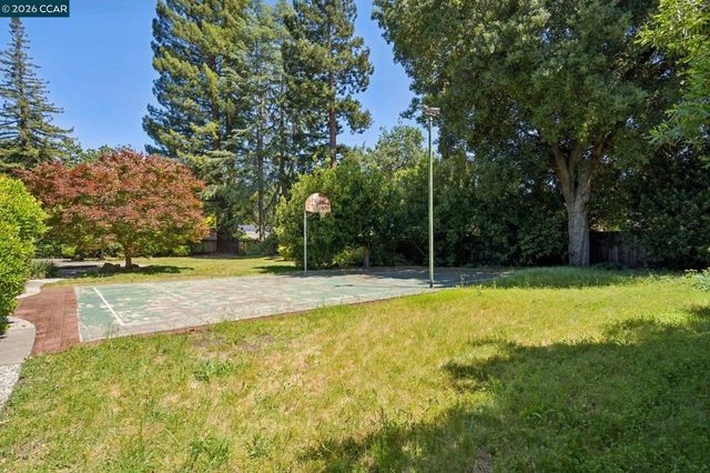 304 Willoughby Court, Lafayette, CA 94549