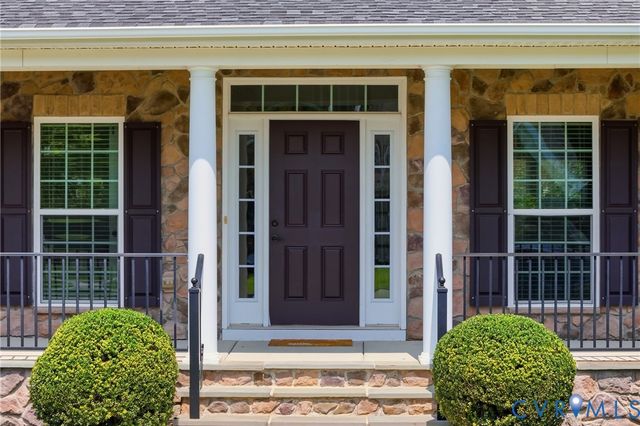 1819 White Mountain Dr, Chester, VA 23836