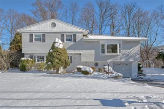 107 Parkview Road, Elmsford, NY 10523