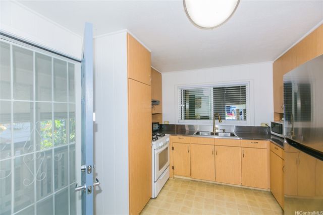 1031 Gulick Avenue, Honolulu, HI 96819