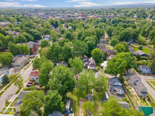 28 Warren Street, Saratoga Springs, NY 12866