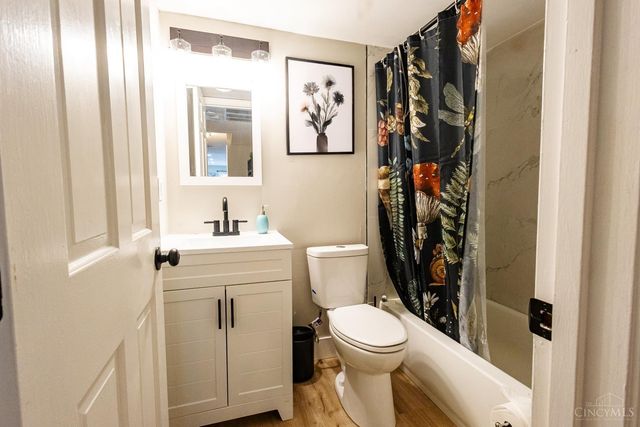 1110 Springfield Pike, Wyoming, OH 45215