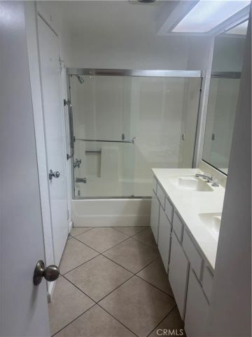 2700 Lawrence Crossley 84, Palm Springs, CA 92264