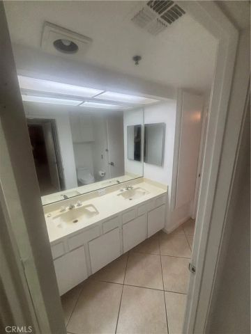 2700 Lawrence Crossley 84, Palm Springs, CA 92264