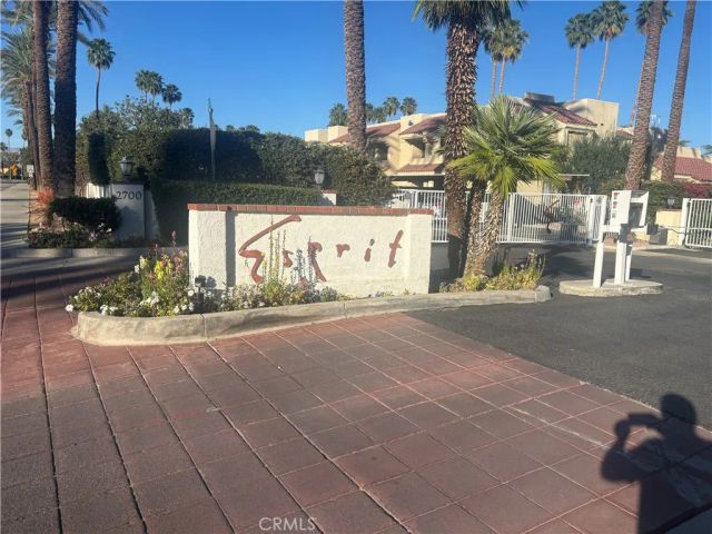 2700 Lawrence Crossley 84, Palm Springs, CA 92264