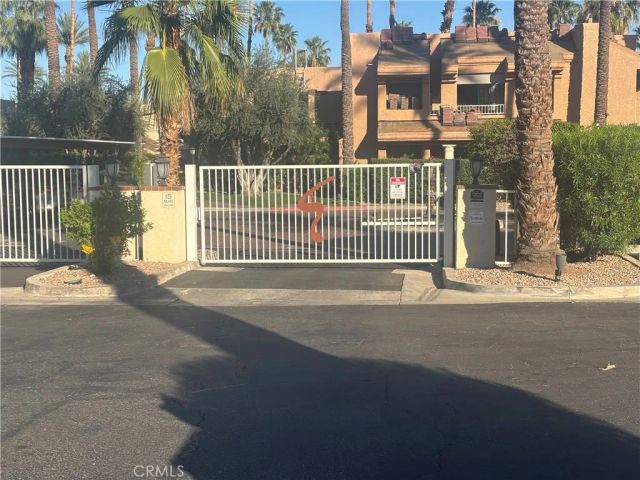 2700 Lawrence Crossley 84, Palm Springs, CA 92264