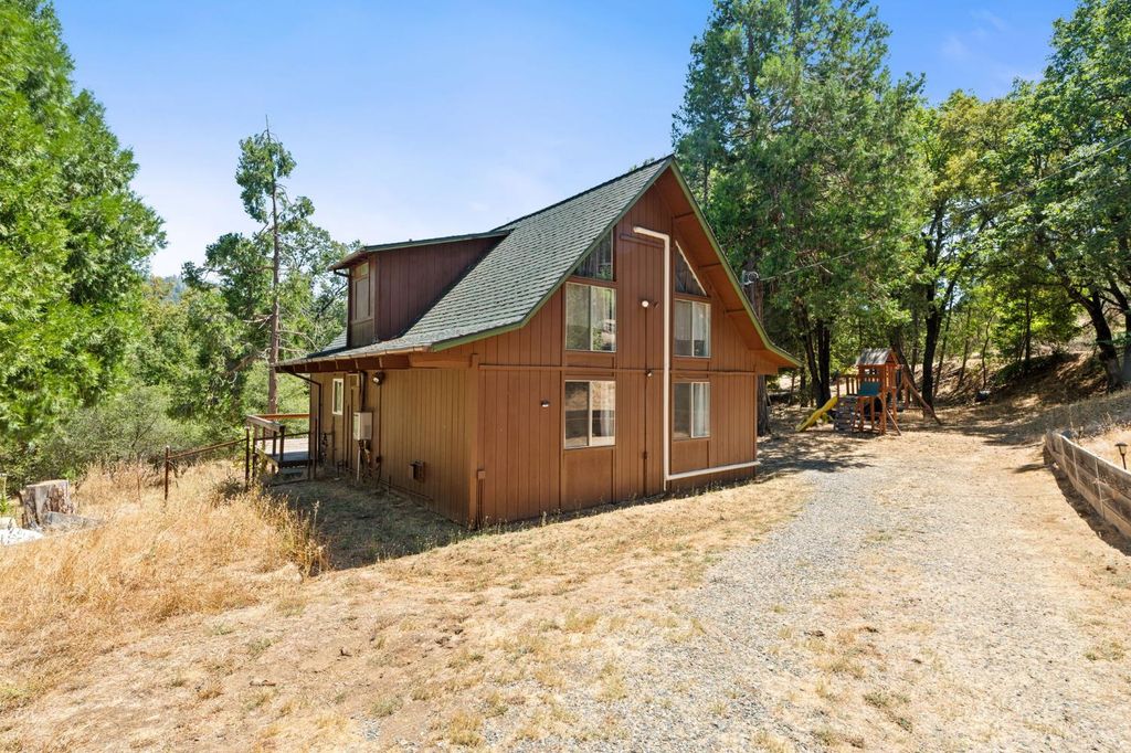 Image 1 of property listing at 5570 Grayling Road, Mariposa, CA 95338