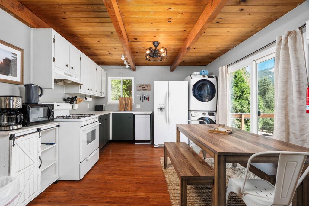 Image 11 of property listing at 5570 Grayling Road, Mariposa, CA 95338