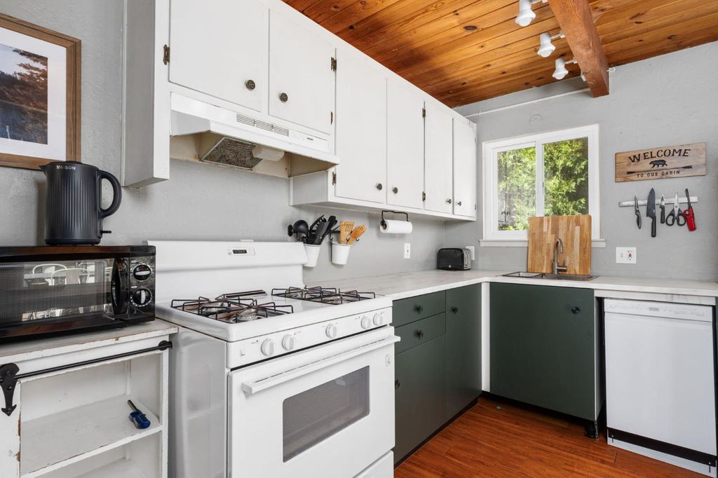 Image 13 of property listing at 5570 Grayling Road, Mariposa, CA 95338