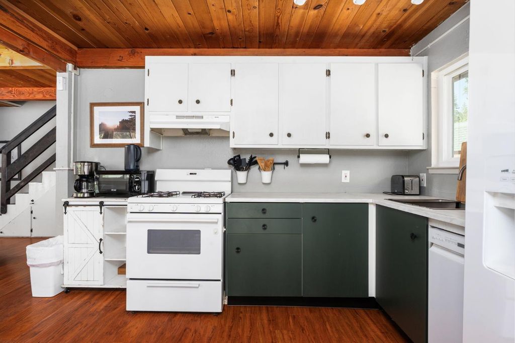 Image 15 of property listing at 5570 Grayling Road, Mariposa, CA 95338