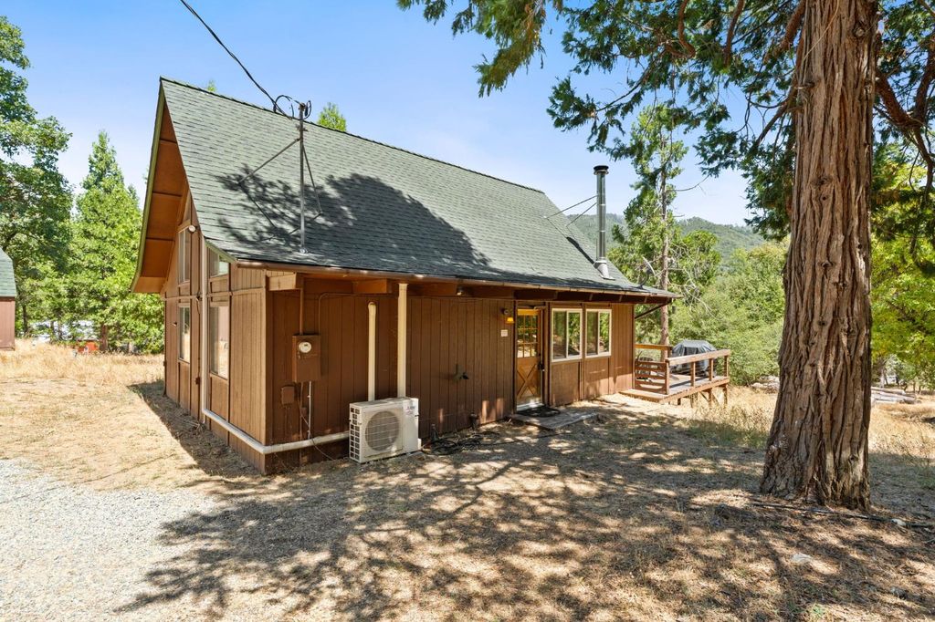 Image 3 of property listing at 5570 Grayling Road, Mariposa, CA 95338