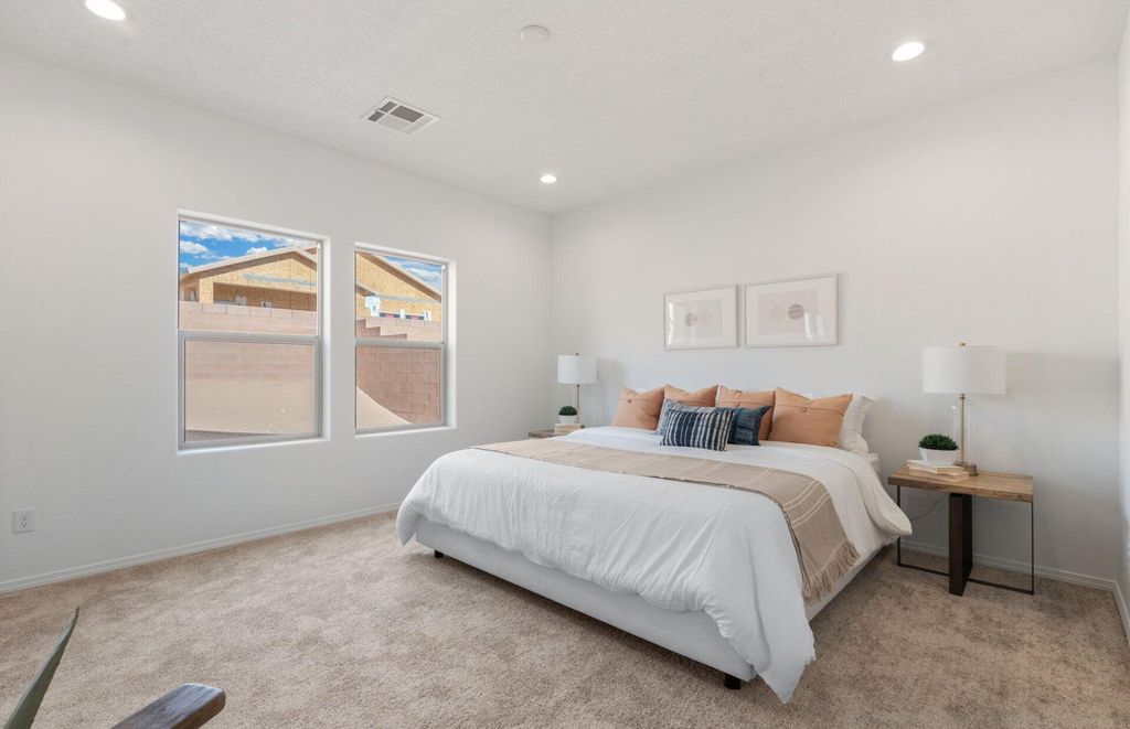 Image 14 of property listing at 280 Prism Avenue SW, Rio Rancho, NM 87124