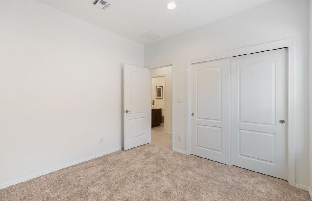 Image 22 of property listing at 280 Prism Avenue SW, Rio Rancho, NM 87124