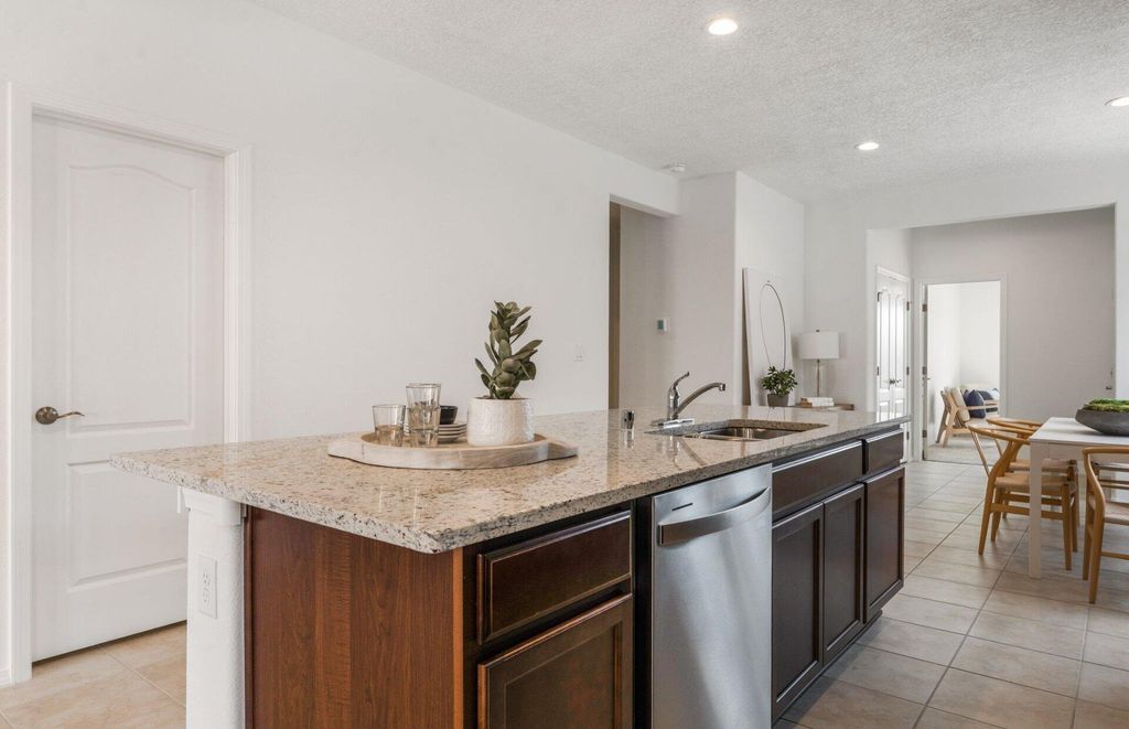 Image 8 of property listing at 280 Prism Avenue SW, Rio Rancho, NM 87124