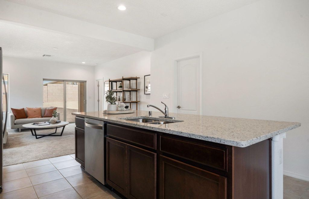 Image 9 of property listing at 280 Prism Avenue SW, Rio Rancho, NM 87124