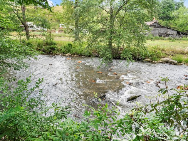 43 Pike Point, Waynesville, NC 28785