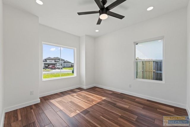 111 Heron Dr., Los Fresnos, TX 78566