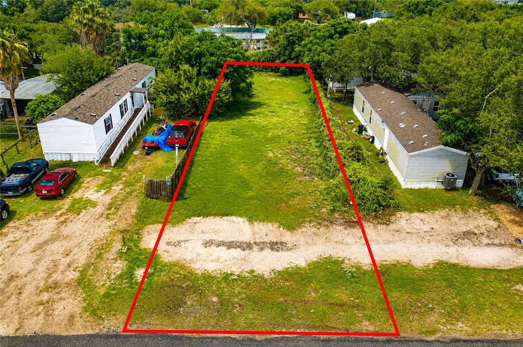 512 S Doughty St, Rockport, TX 78382 — exterior