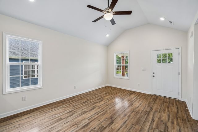 117 21st Ave, W, Springfield, TN 37172