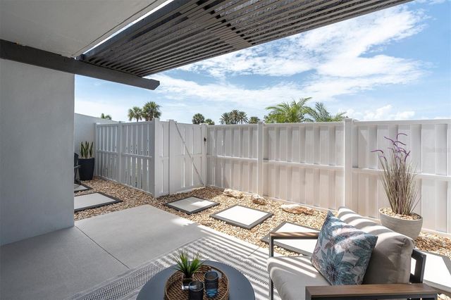 450 TREASURE ISLAND CAUSEWAY 102, Treasure Island, FL 33706