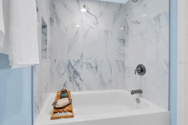450 TREASURE ISLAND CAUSEWAY 102, Treasure Island, FL 33706