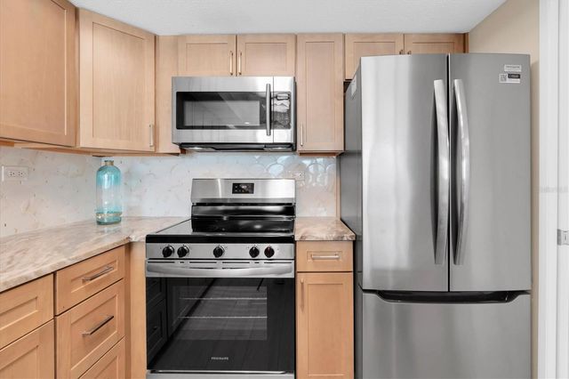 450 TREASURE ISLAND CAUSEWAY 102, Treasure Island, FL 33706
