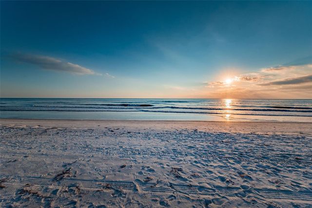 450 TREASURE ISLAND CAUSEWAY 102, Treasure Island, FL 33706