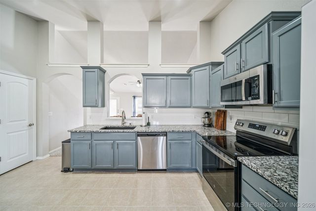 37 E Fairlane Place, Sapulpa, OK 74066